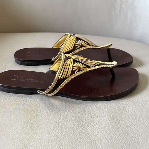 Cole Haan Black & Yellow leather flip-flop sandals, size 6 - Picture 2 of 7